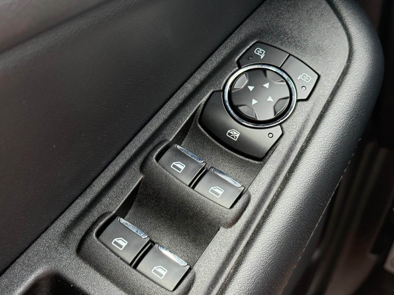 Ford Edge Vehicle Image 21