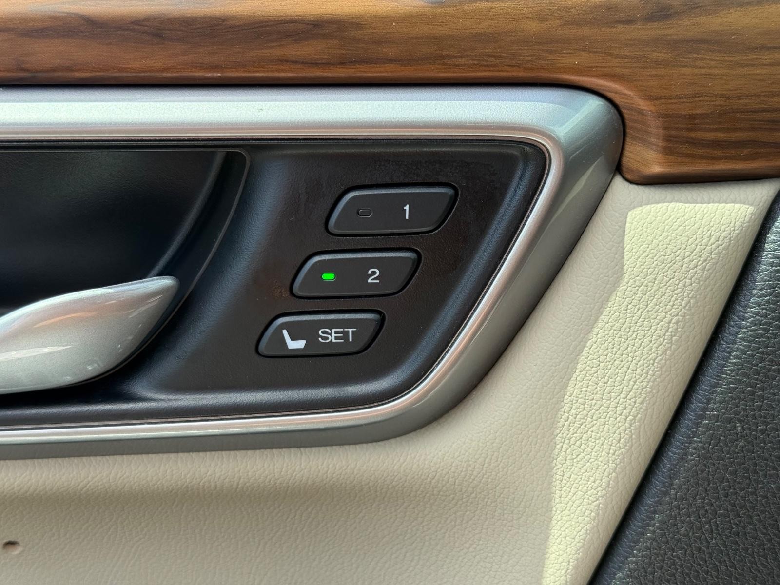 Honda CR-V Vehicle Image 16