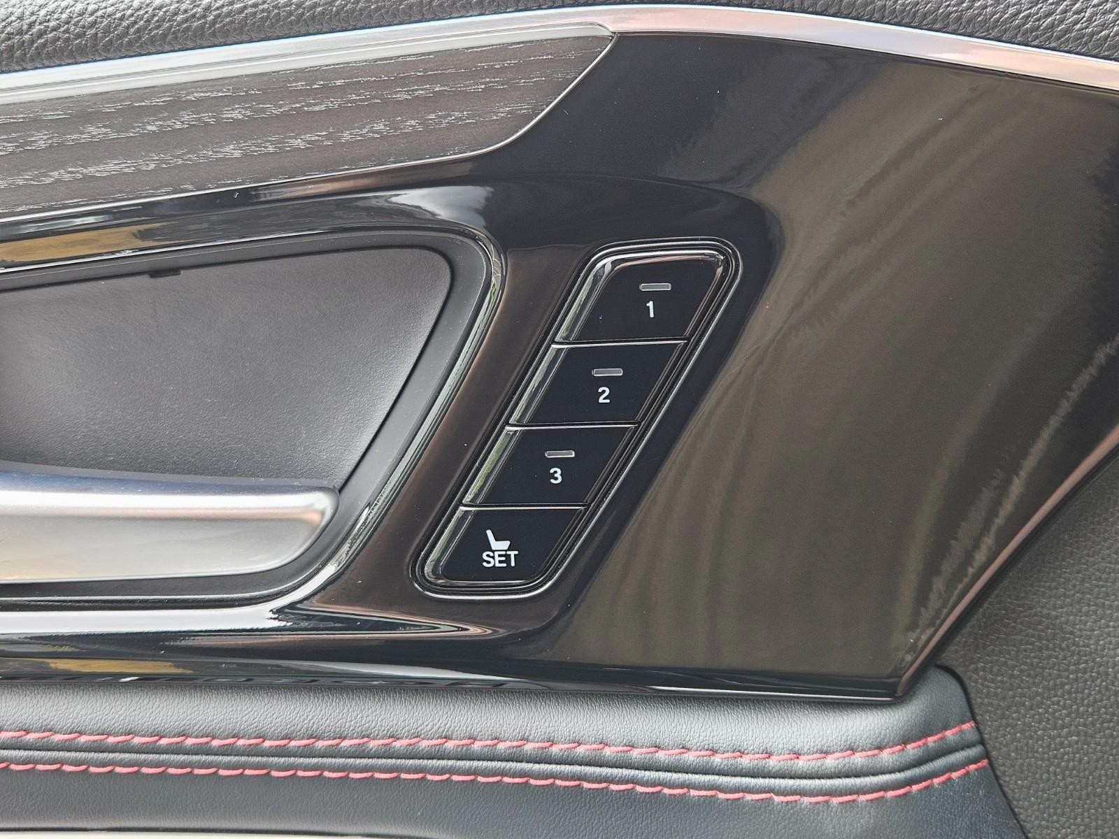 Acura MDX Vehicle Image 17