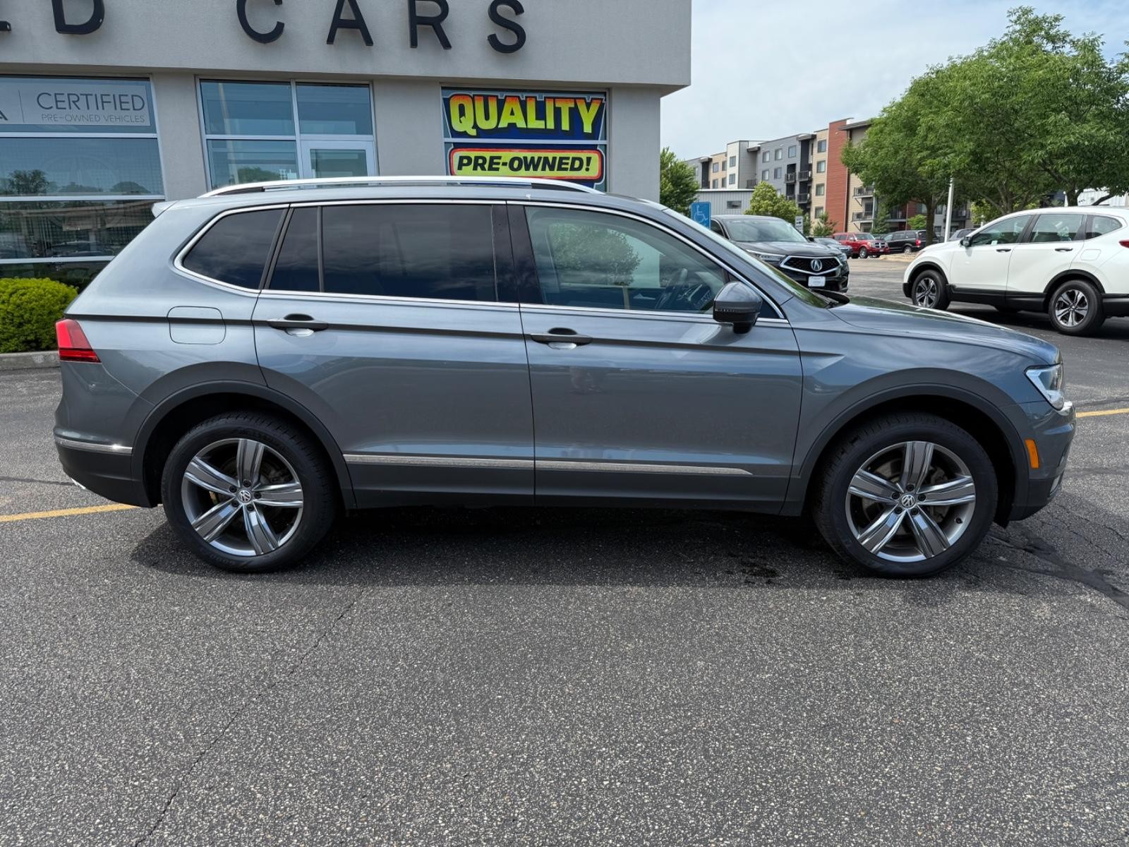 Volkswagen Tiguan Vehicle Image 02