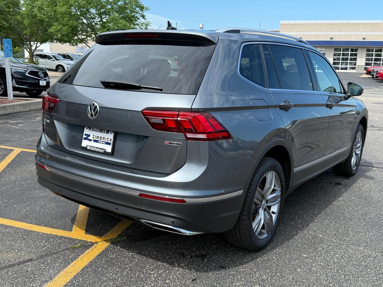 Volkswagen Tiguan Vehicle Image 03