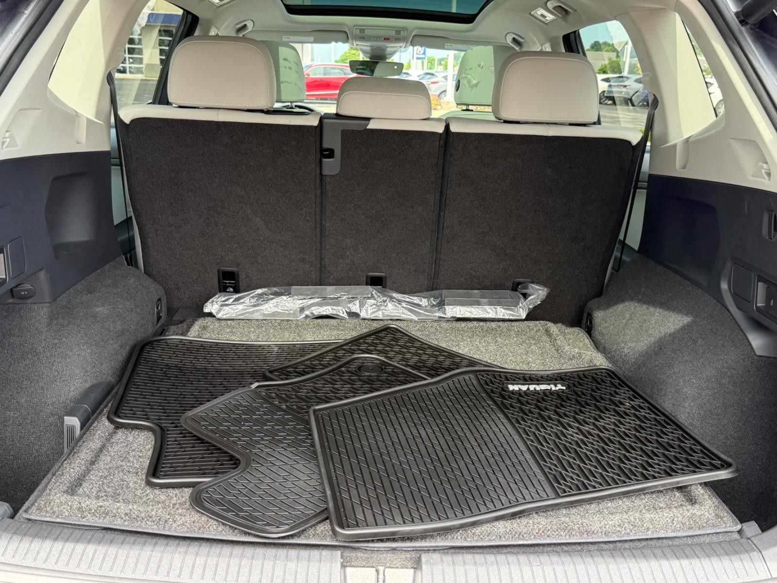 Volkswagen Tiguan Vehicle Image 05