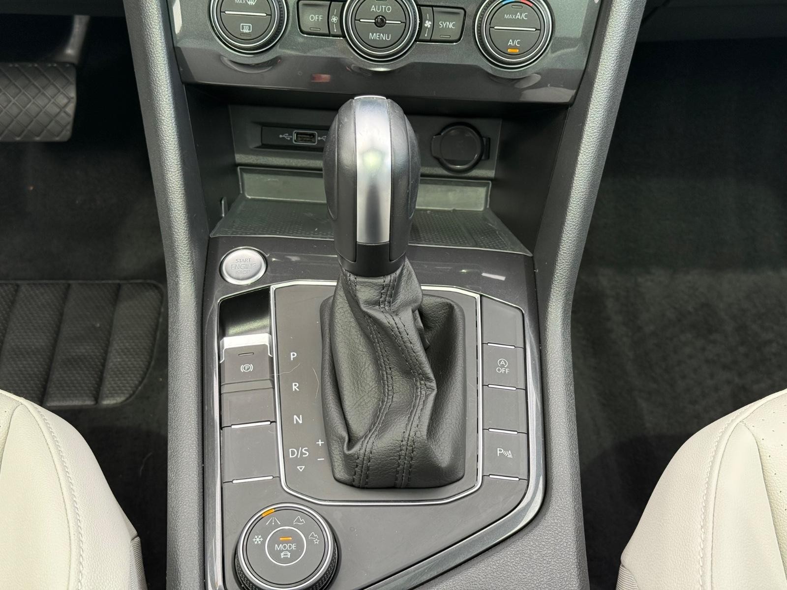 Volkswagen Tiguan Vehicle Image 12