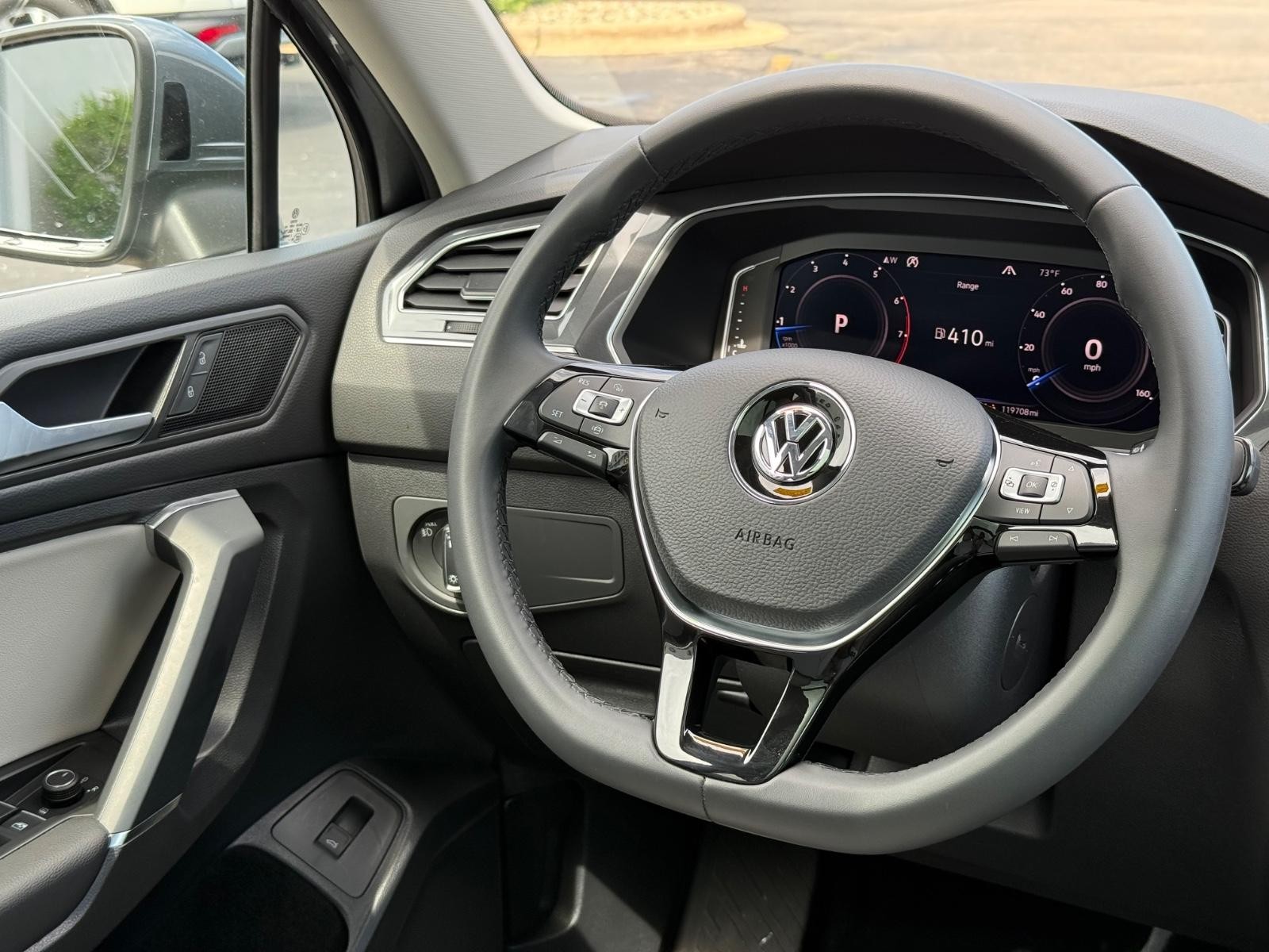 Volkswagen Tiguan Vehicle Image 13