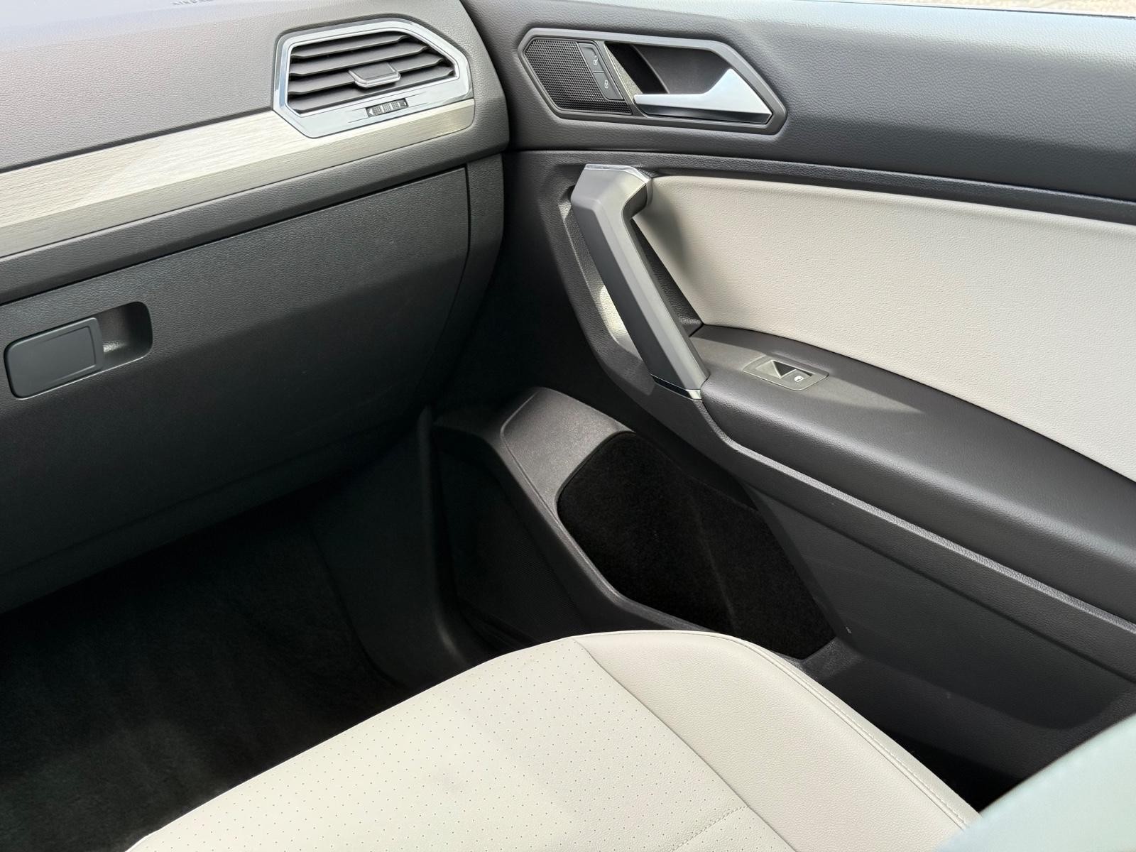 Volkswagen Tiguan Vehicle Image 14