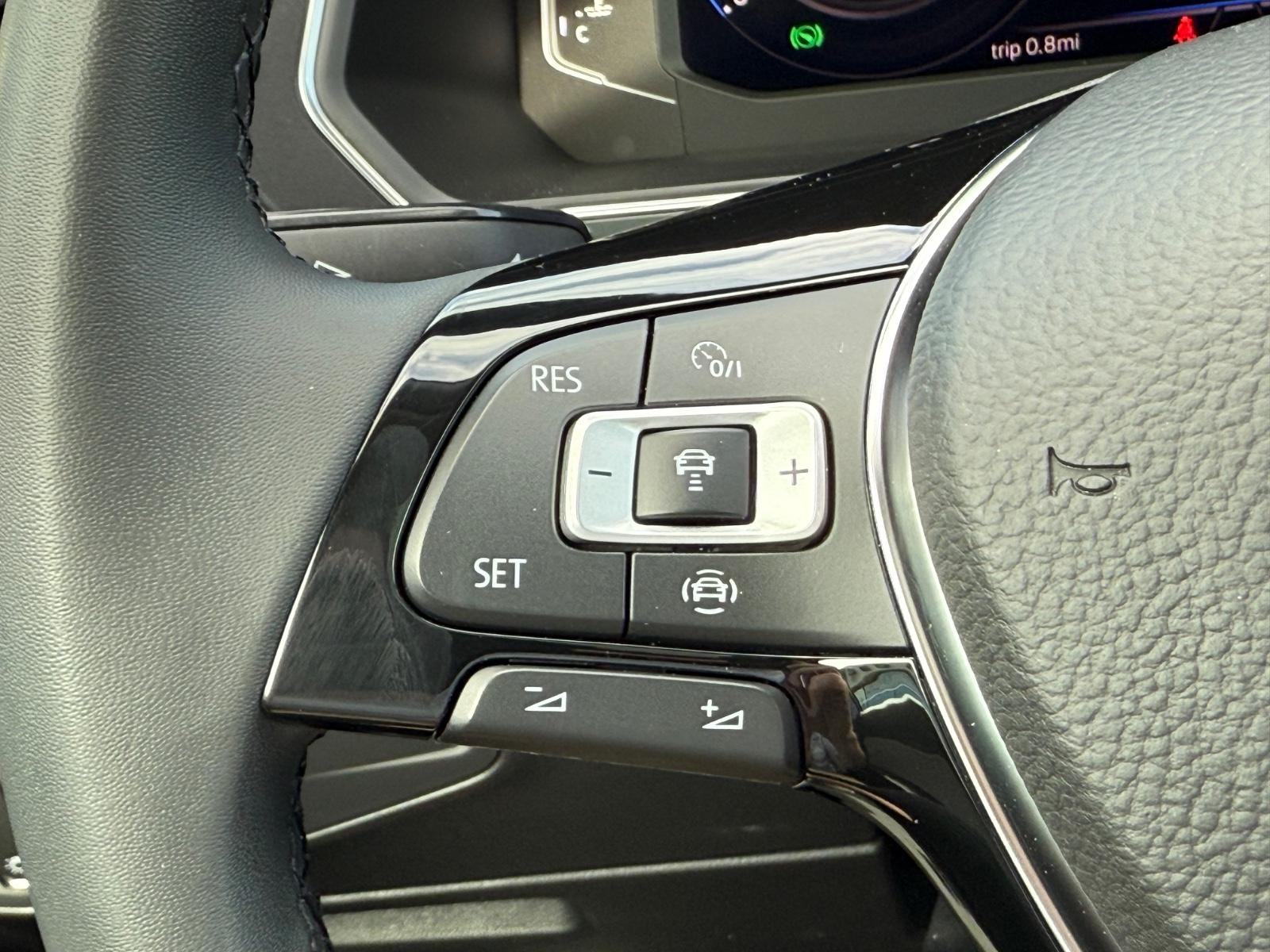 Volkswagen Tiguan Vehicle Image 15