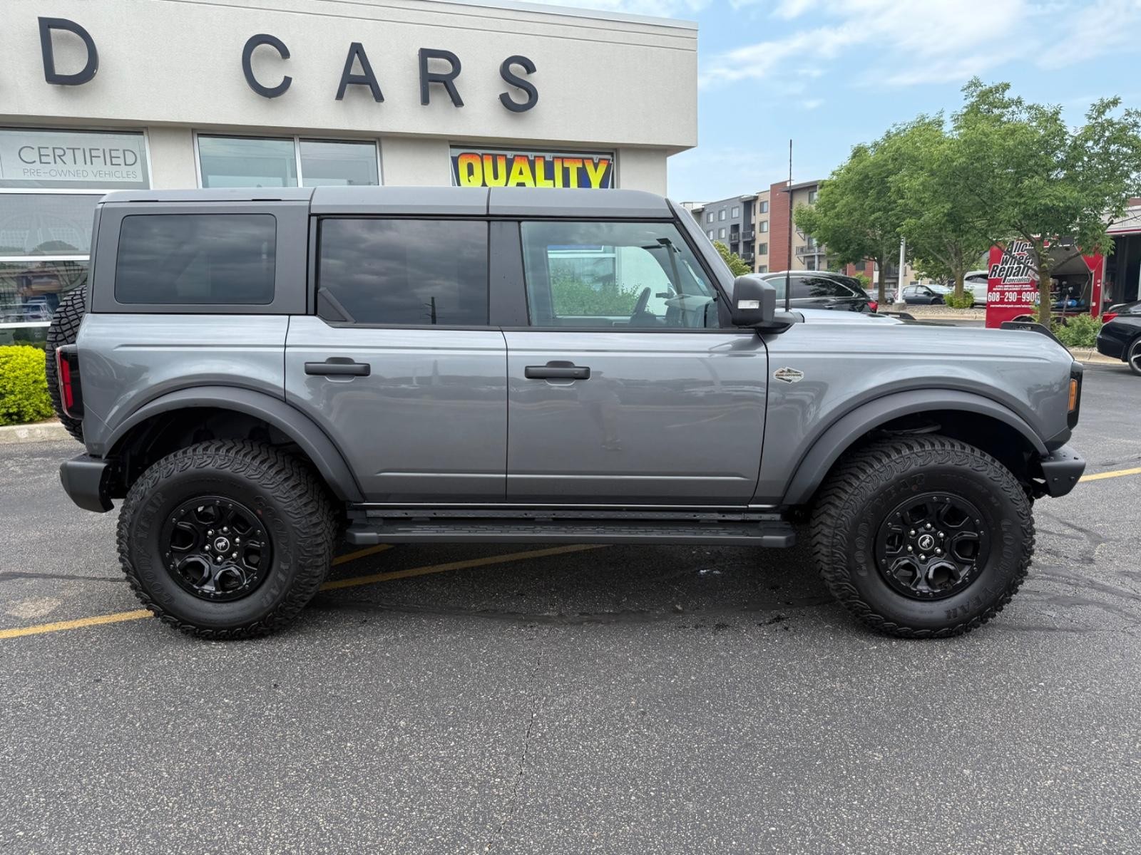 Ford Bronco Vehicle Image 02