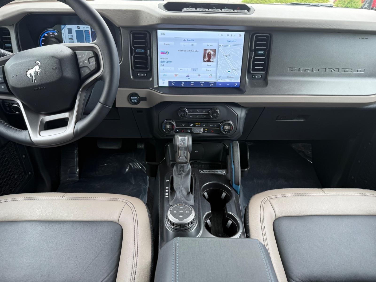 Ford Bronco Vehicle Image 11
