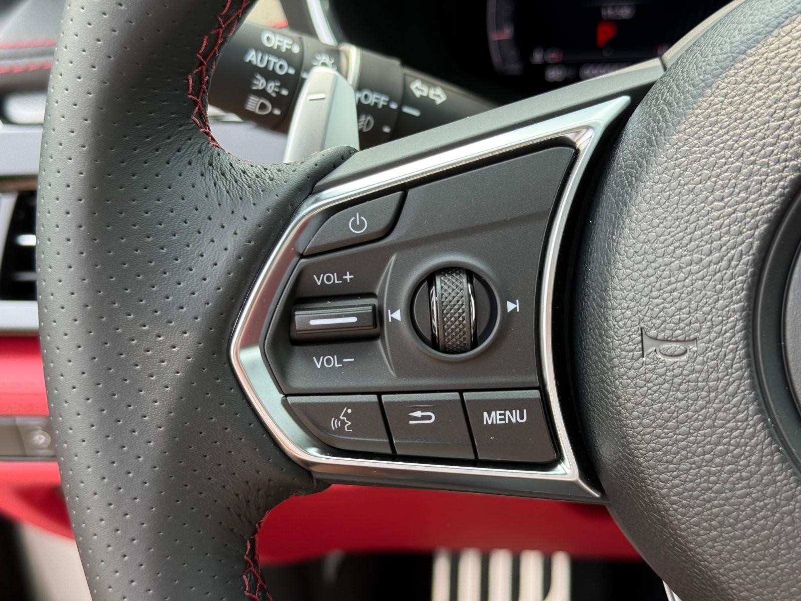 Acura MDX Vehicle Image 12