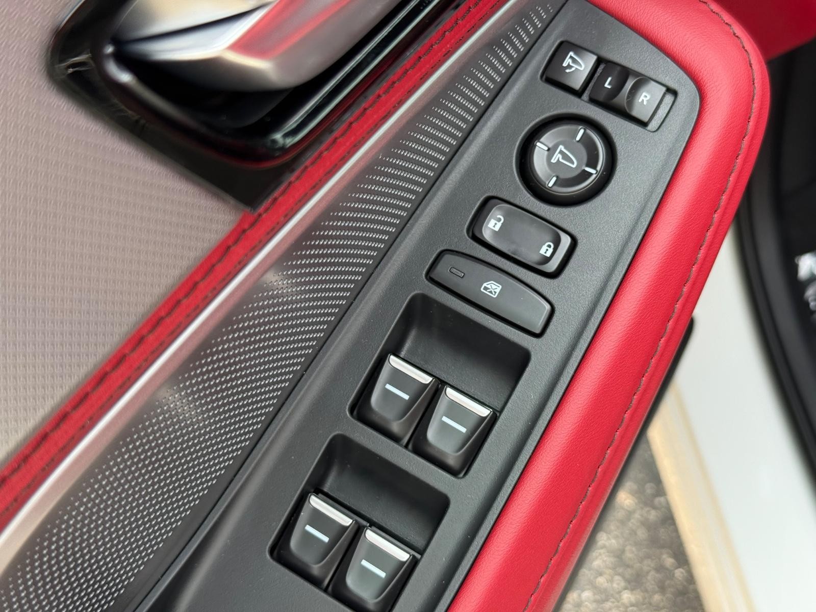 Acura MDX Vehicle Image 16