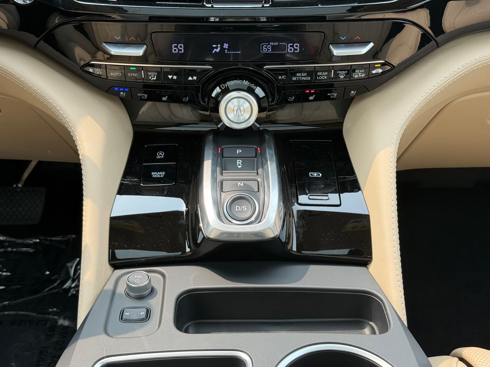 Acura MDX Vehicle Image 12