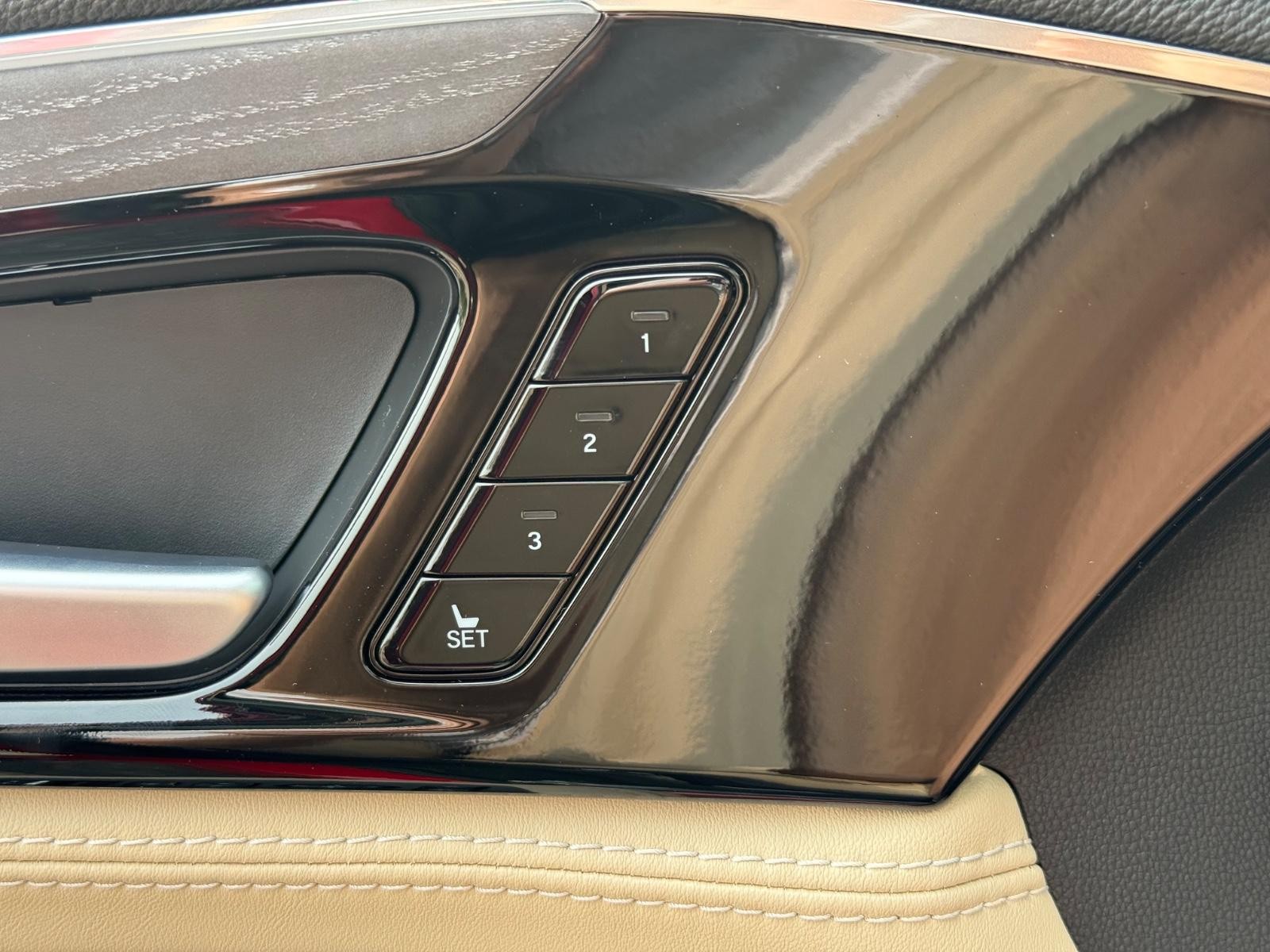 Acura MDX Vehicle Image 15
