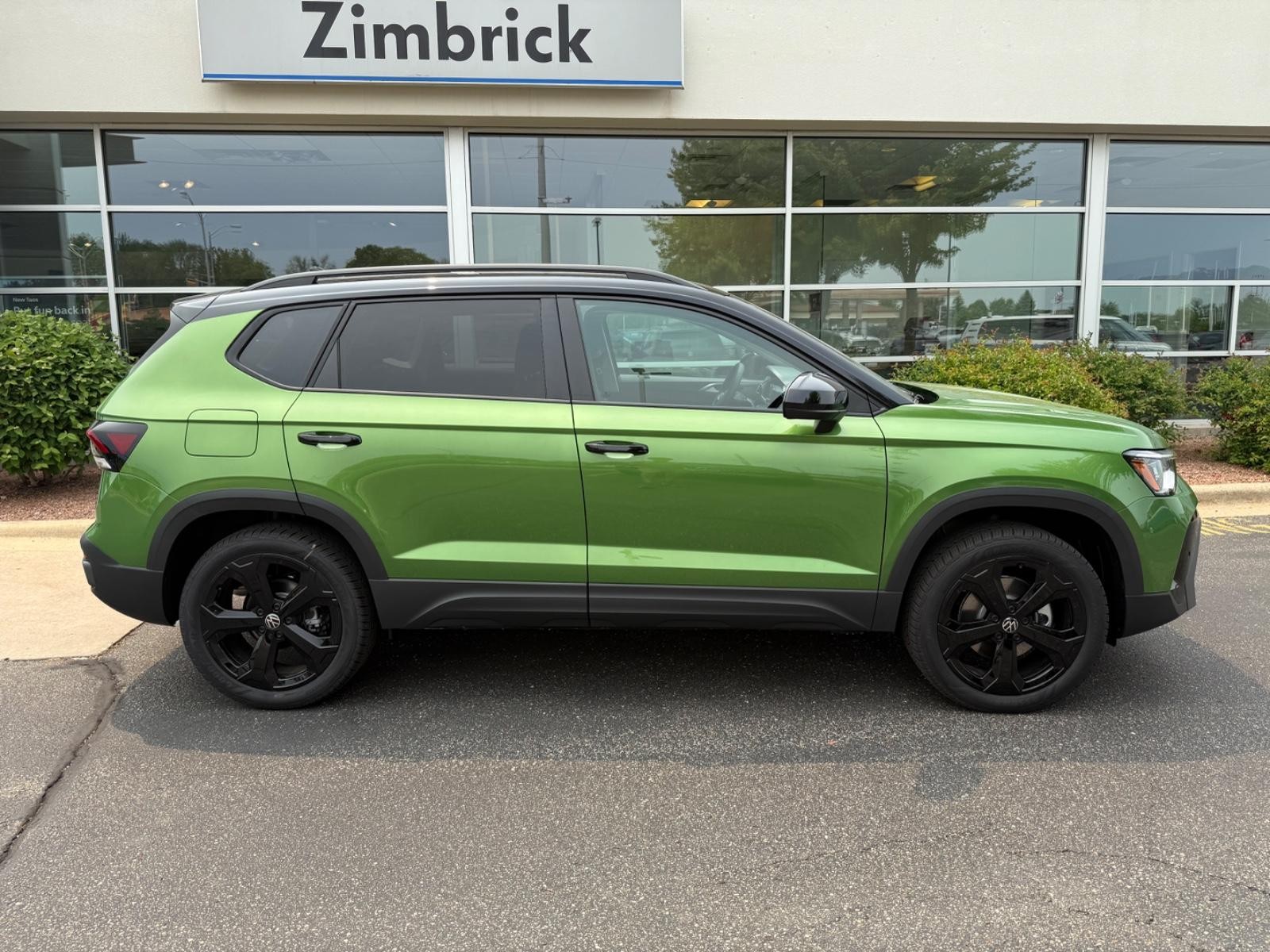 Volkswagen Taos Vehicle Image 02