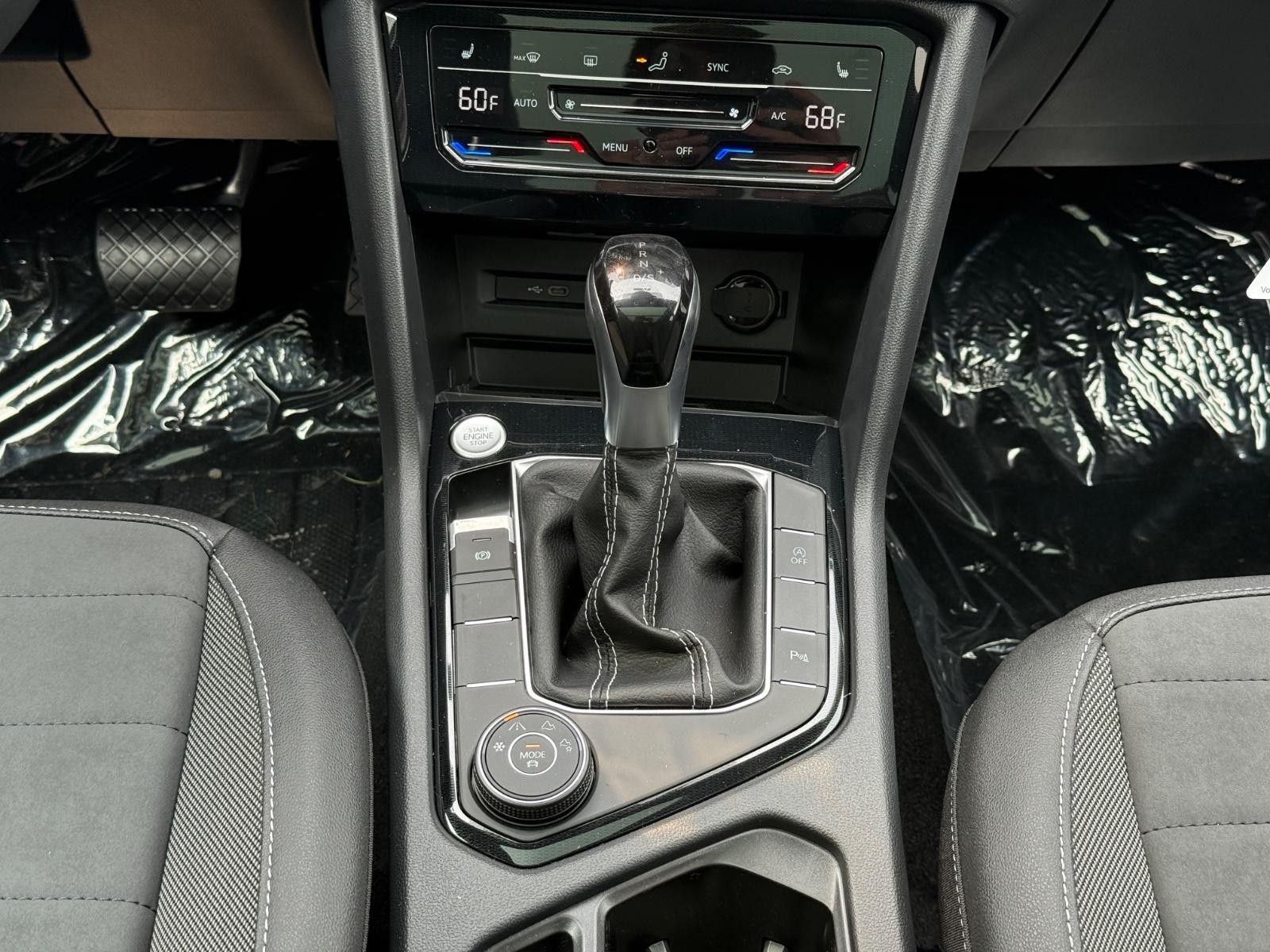 Volkswagen Taos Vehicle Image 08