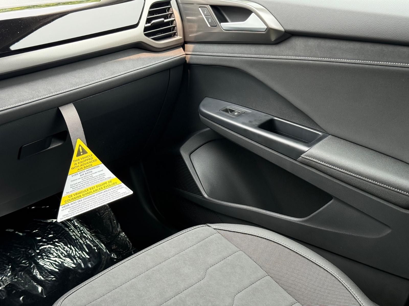 Volkswagen Taos Vehicle Image 10