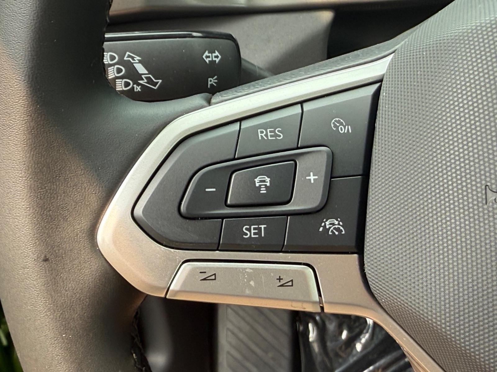 Volkswagen Taos Vehicle Image 11