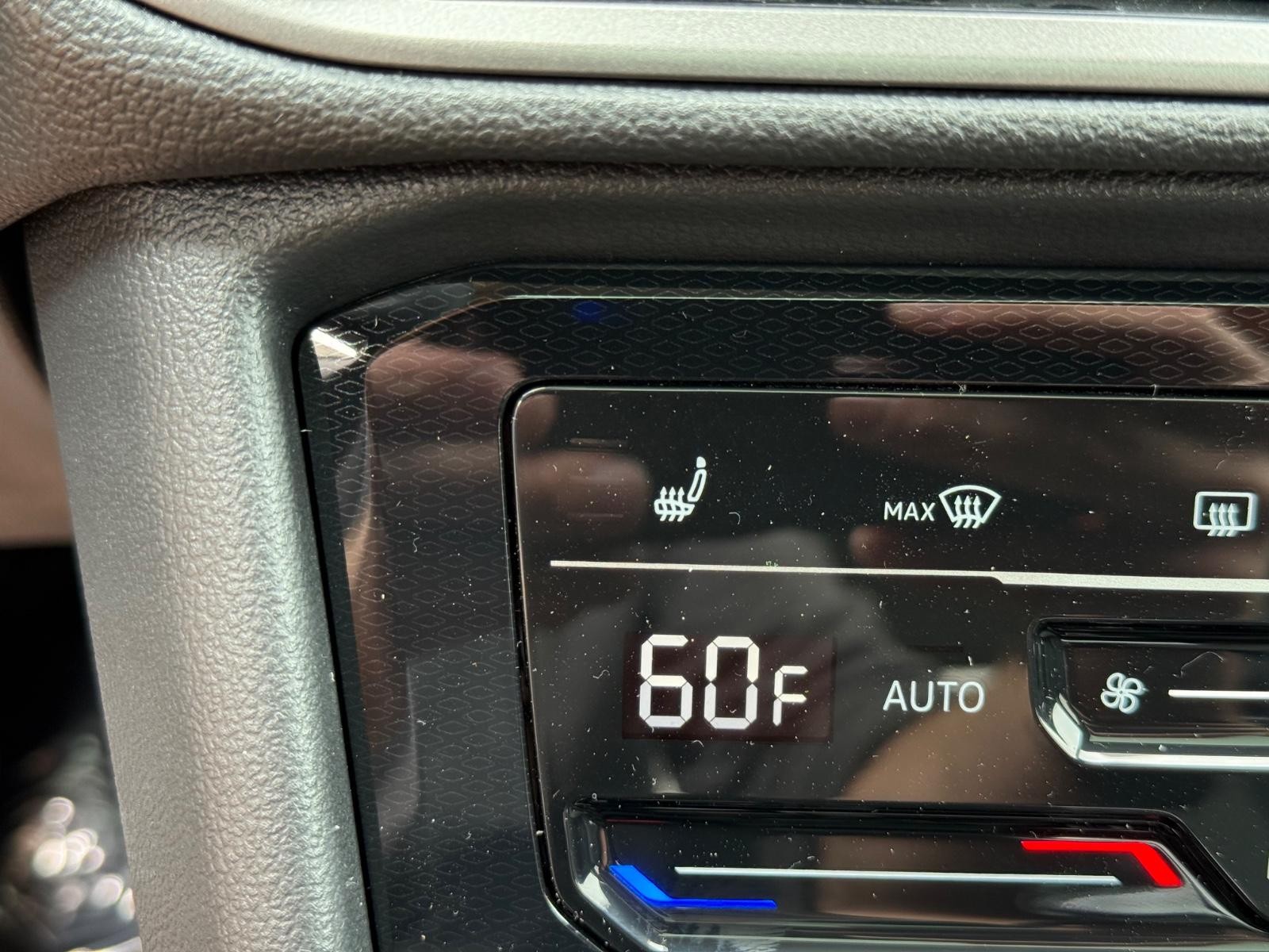 Volkswagen Taos Vehicle Image 14