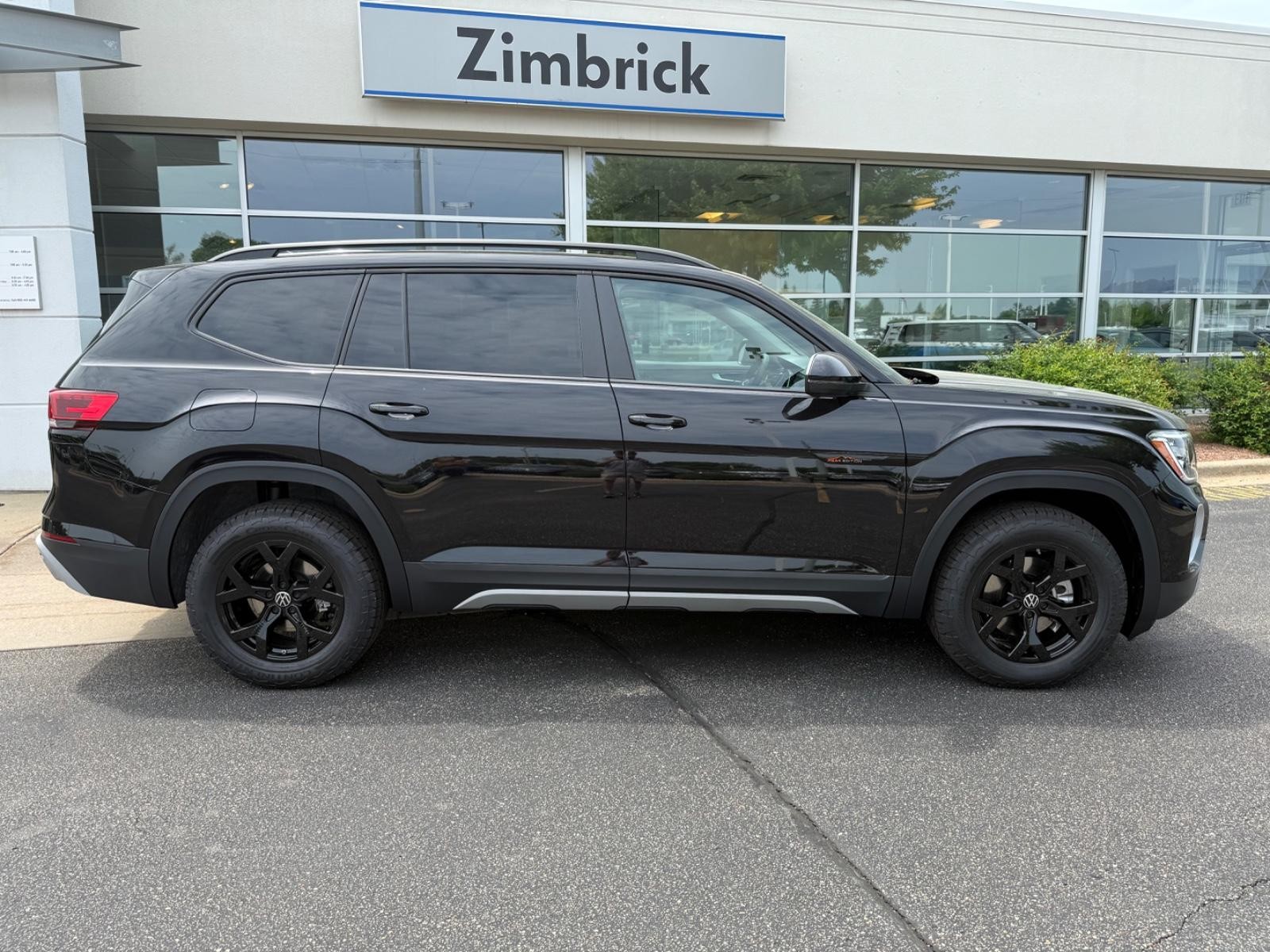 Volkswagen Atlas Vehicle Image 02