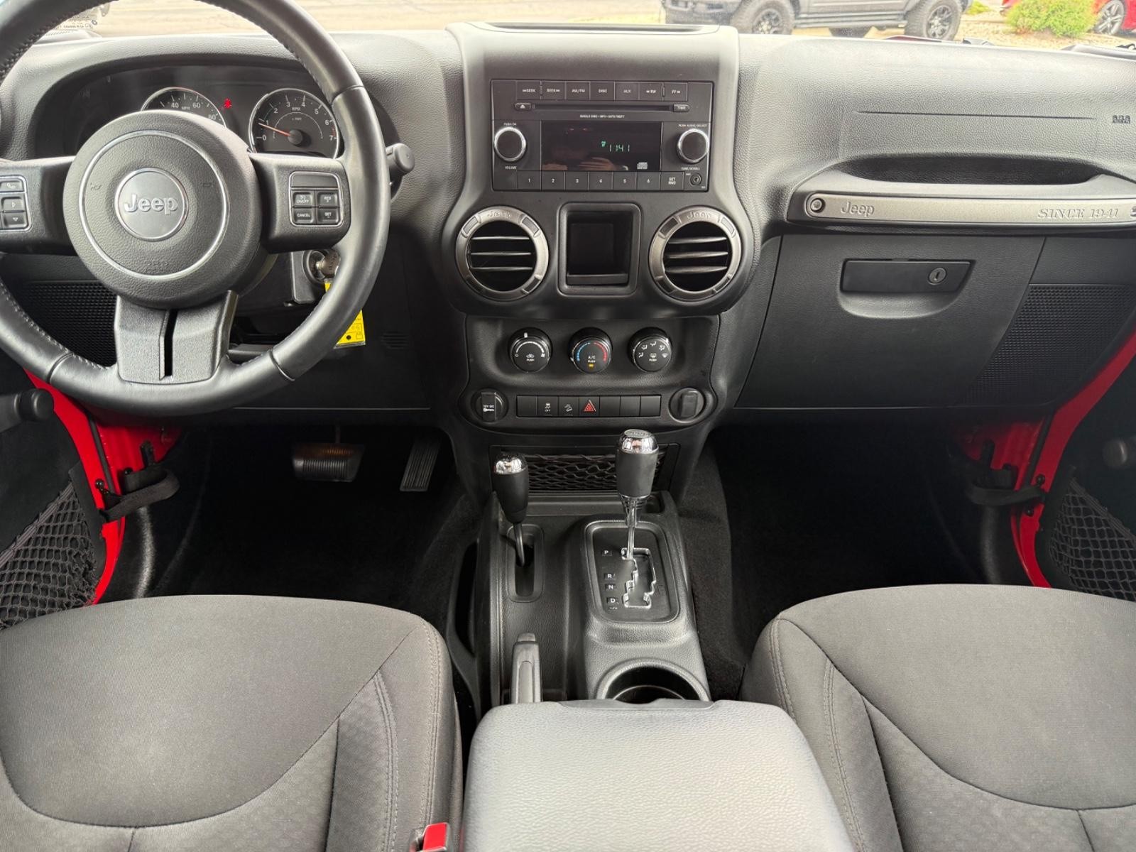 Jeep Wrangler JK Unlimited Vehicle Image 11