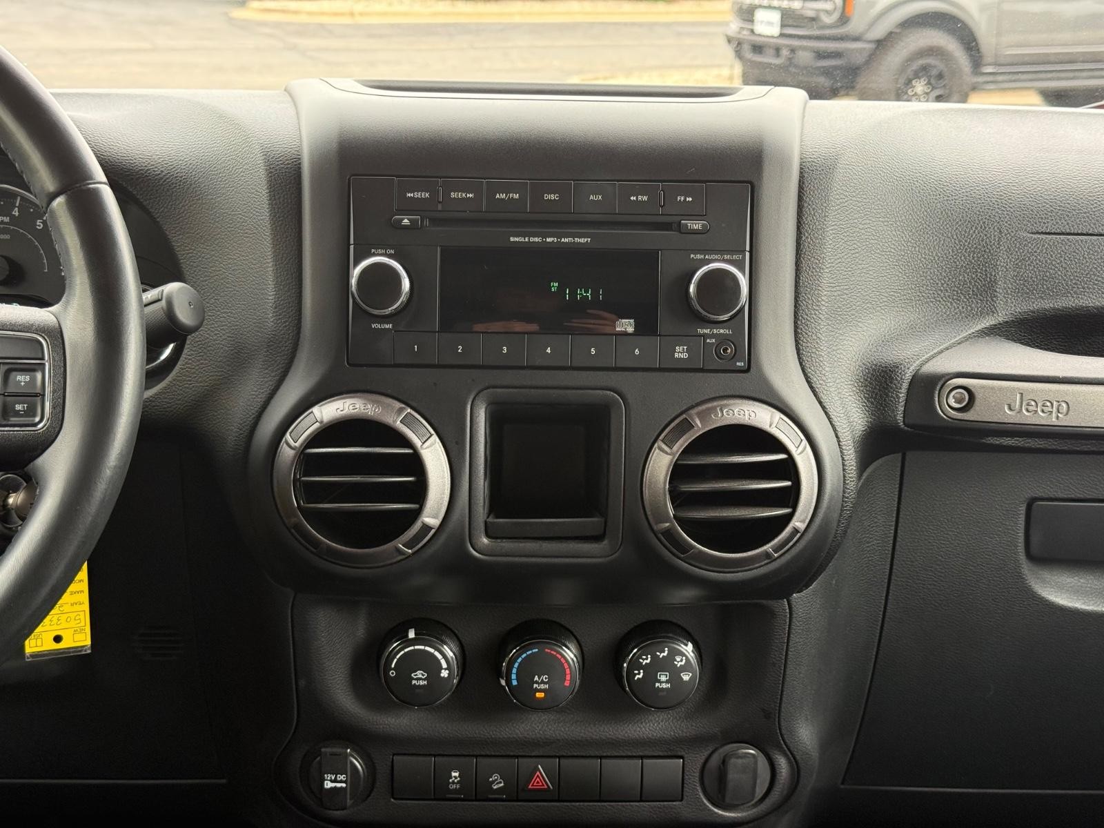 Jeep Wrangler JK Unlimited Vehicle Image 12