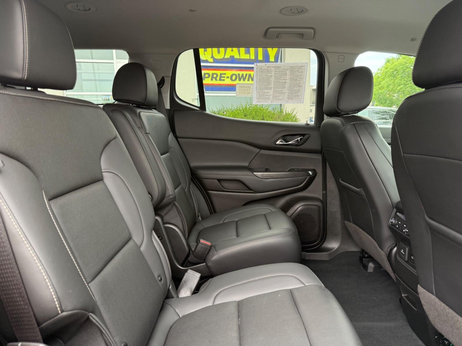 GMC Acadia Vehicle Image 10