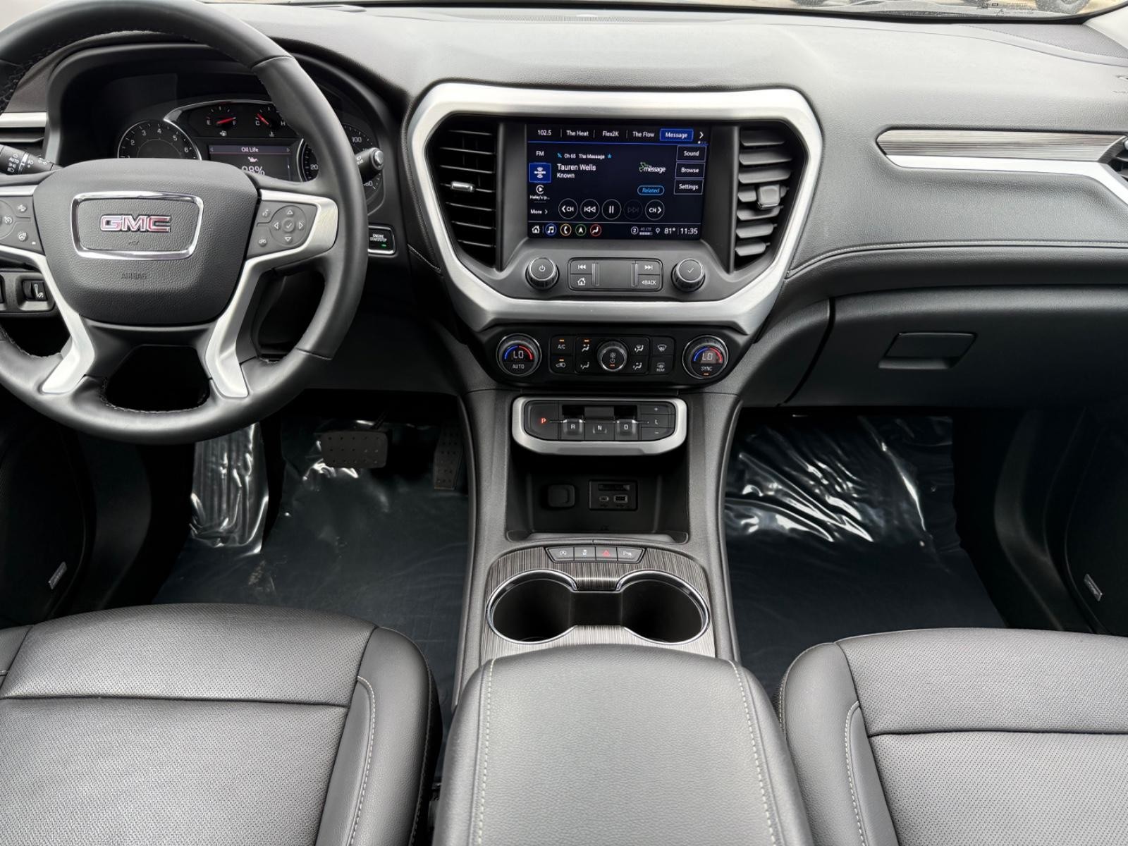 GMC Acadia Vehicle Image 11