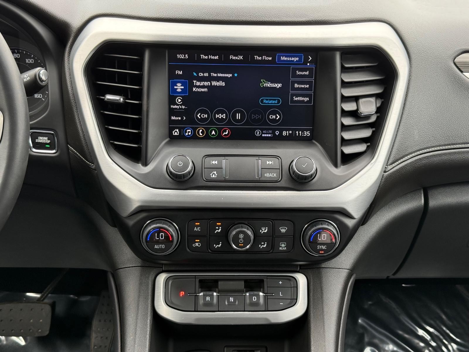 GMC Acadia Vehicle Image 12