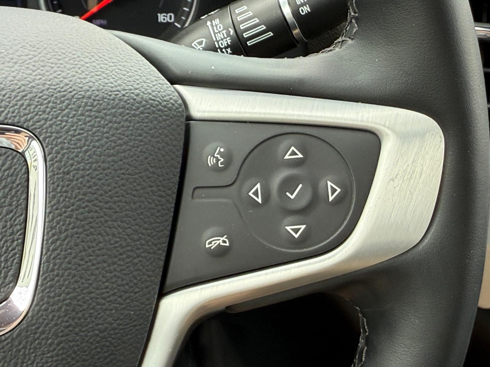 GMC Acadia Vehicle Image 18