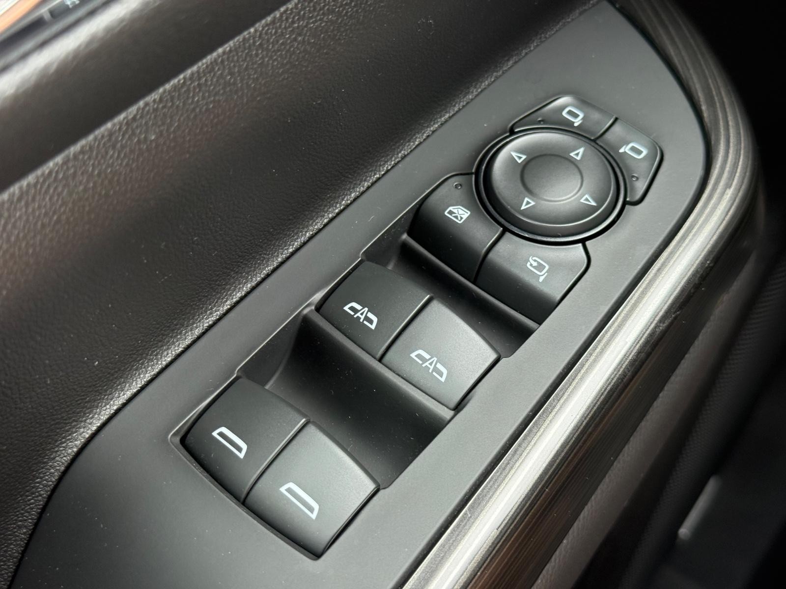 GMC Acadia Vehicle Image 22