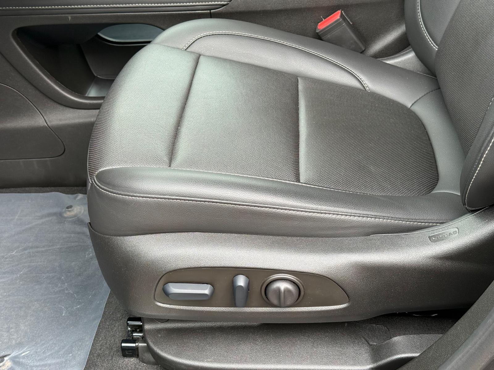 GMC Acadia Vehicle Image 24
