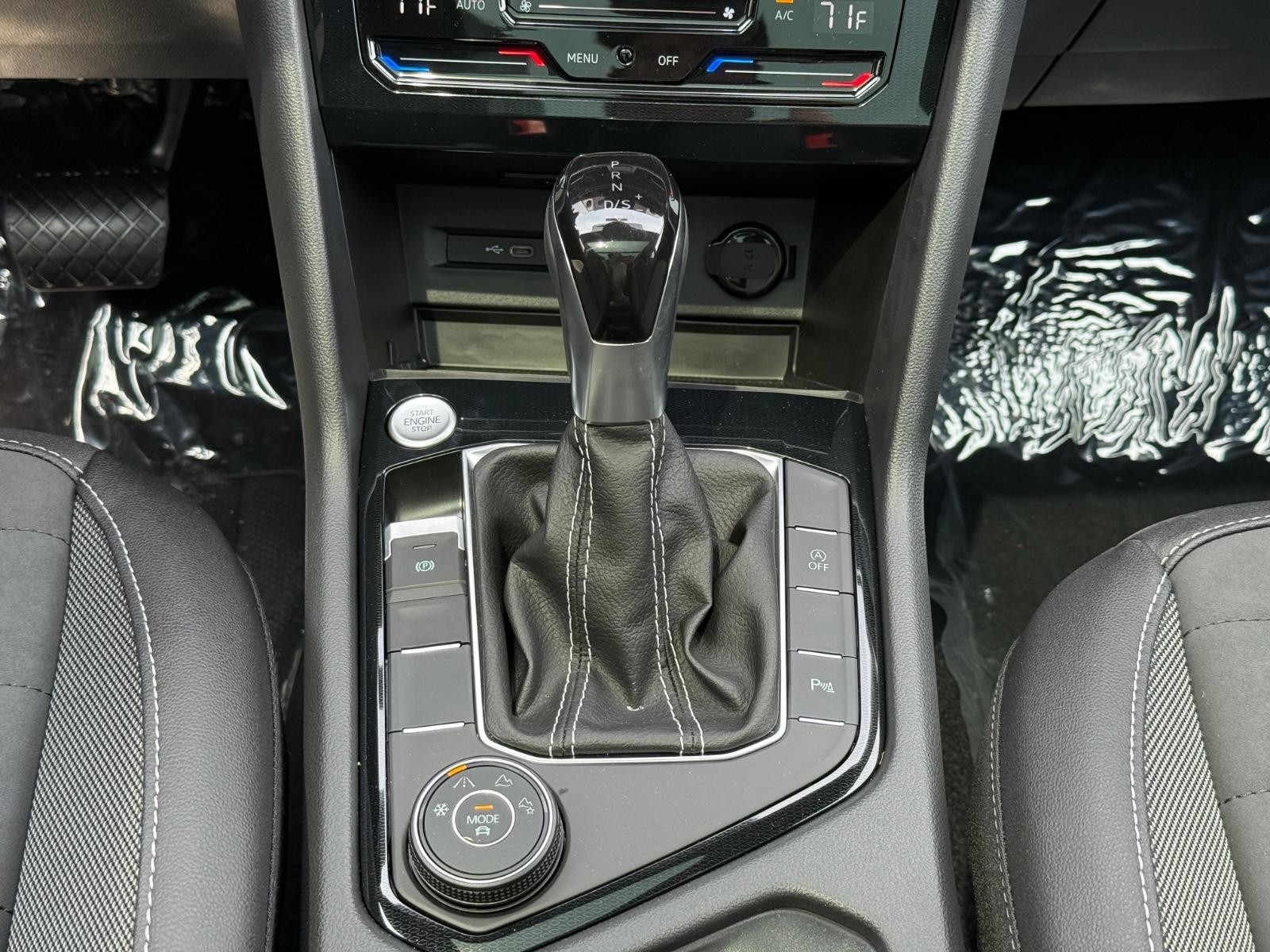 Volkswagen Taos Vehicle Image 08