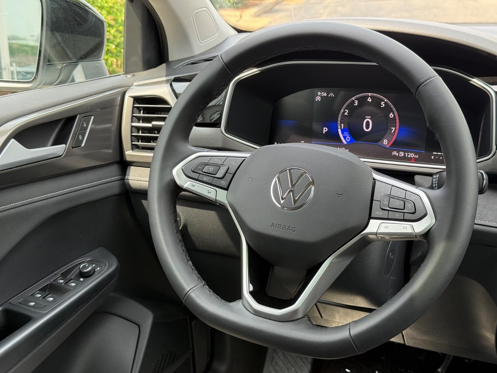 Volkswagen Taos Vehicle Image 09