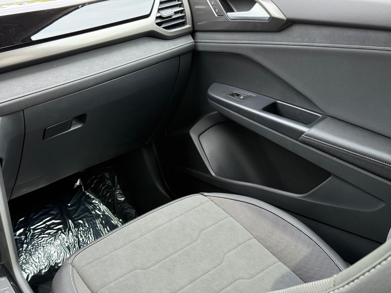 Volkswagen Taos Vehicle Image 10