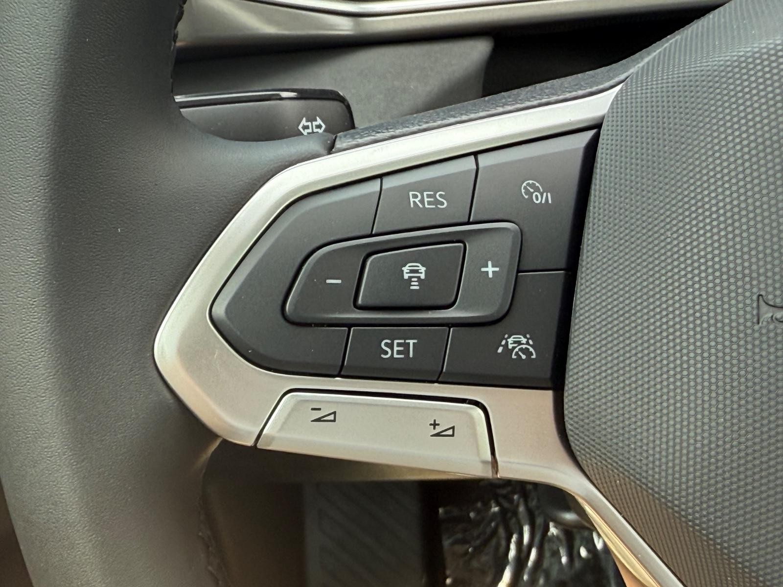 Volkswagen Taos Vehicle Image 11