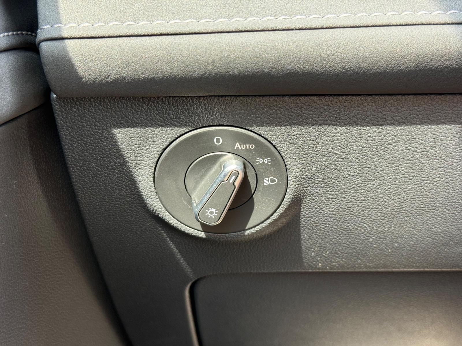 Volkswagen Taos Vehicle Image 15