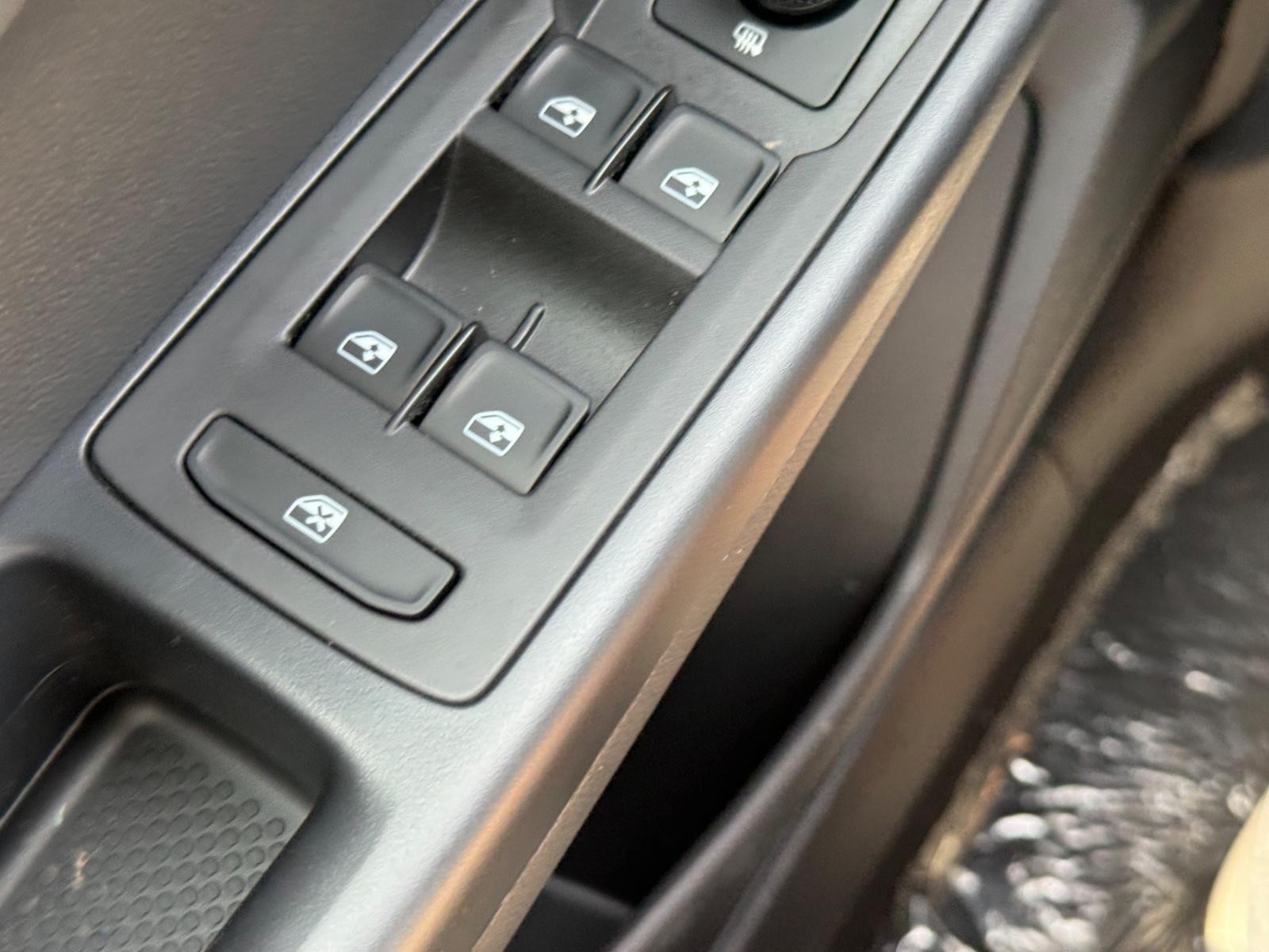 Volkswagen Taos Vehicle Image 16