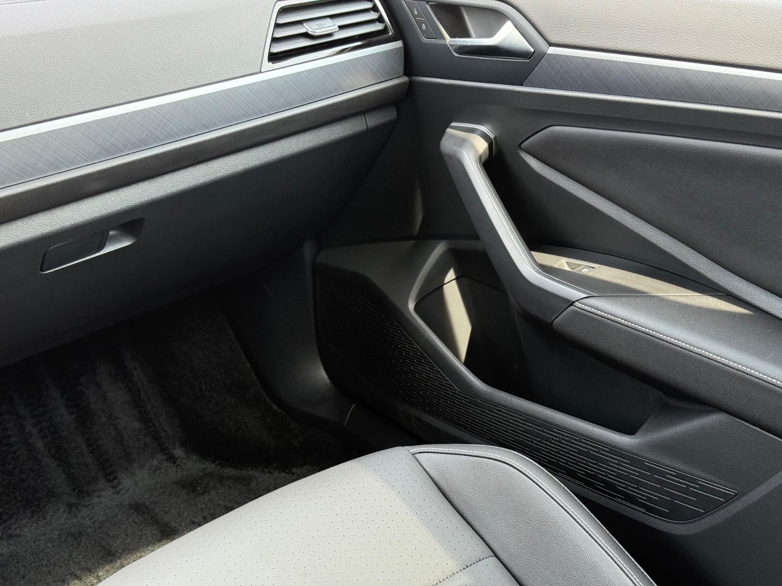 Volkswagen Jetta Vehicle Image 15