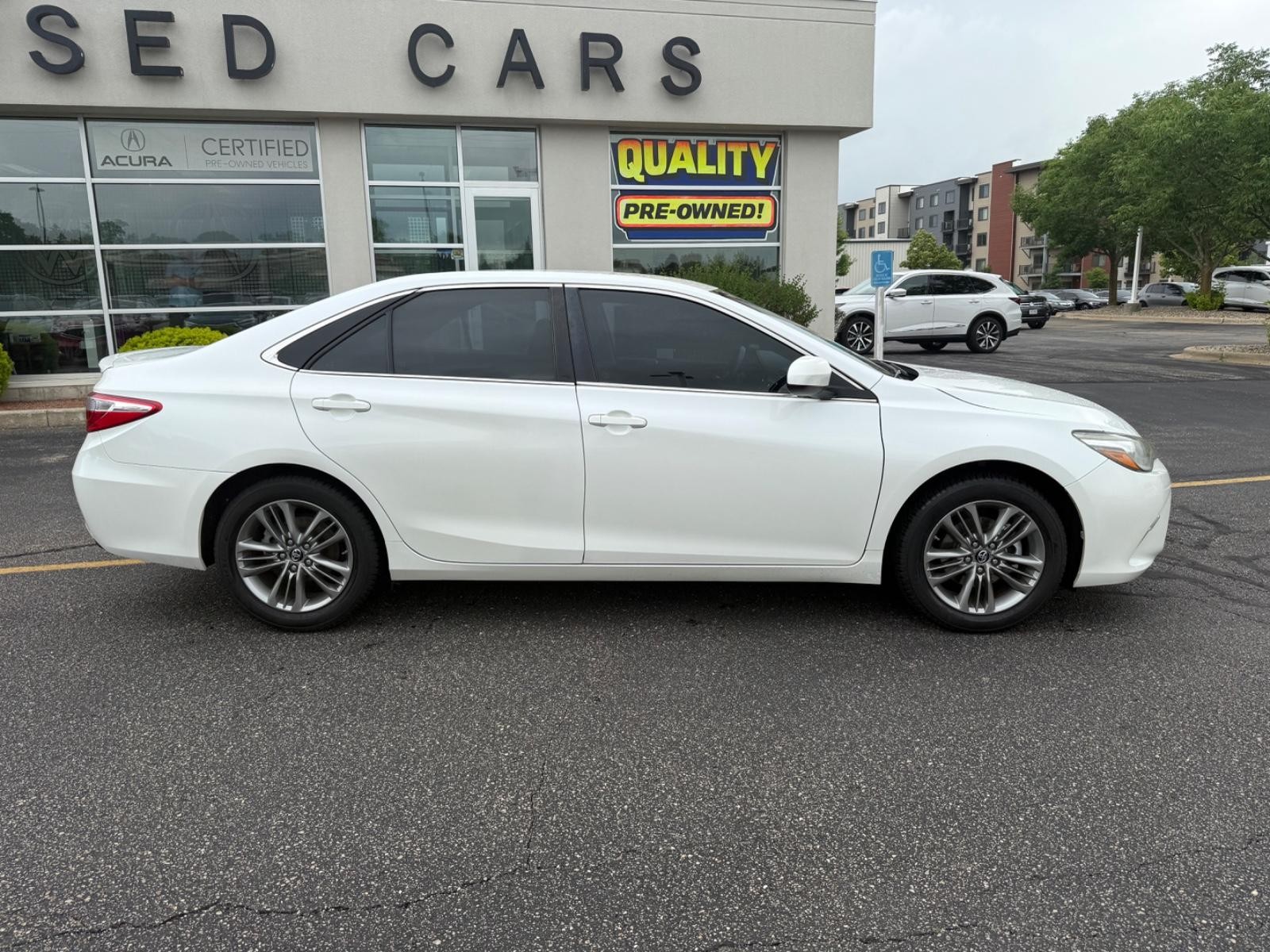 Toyota Camry Vehicle Image 02