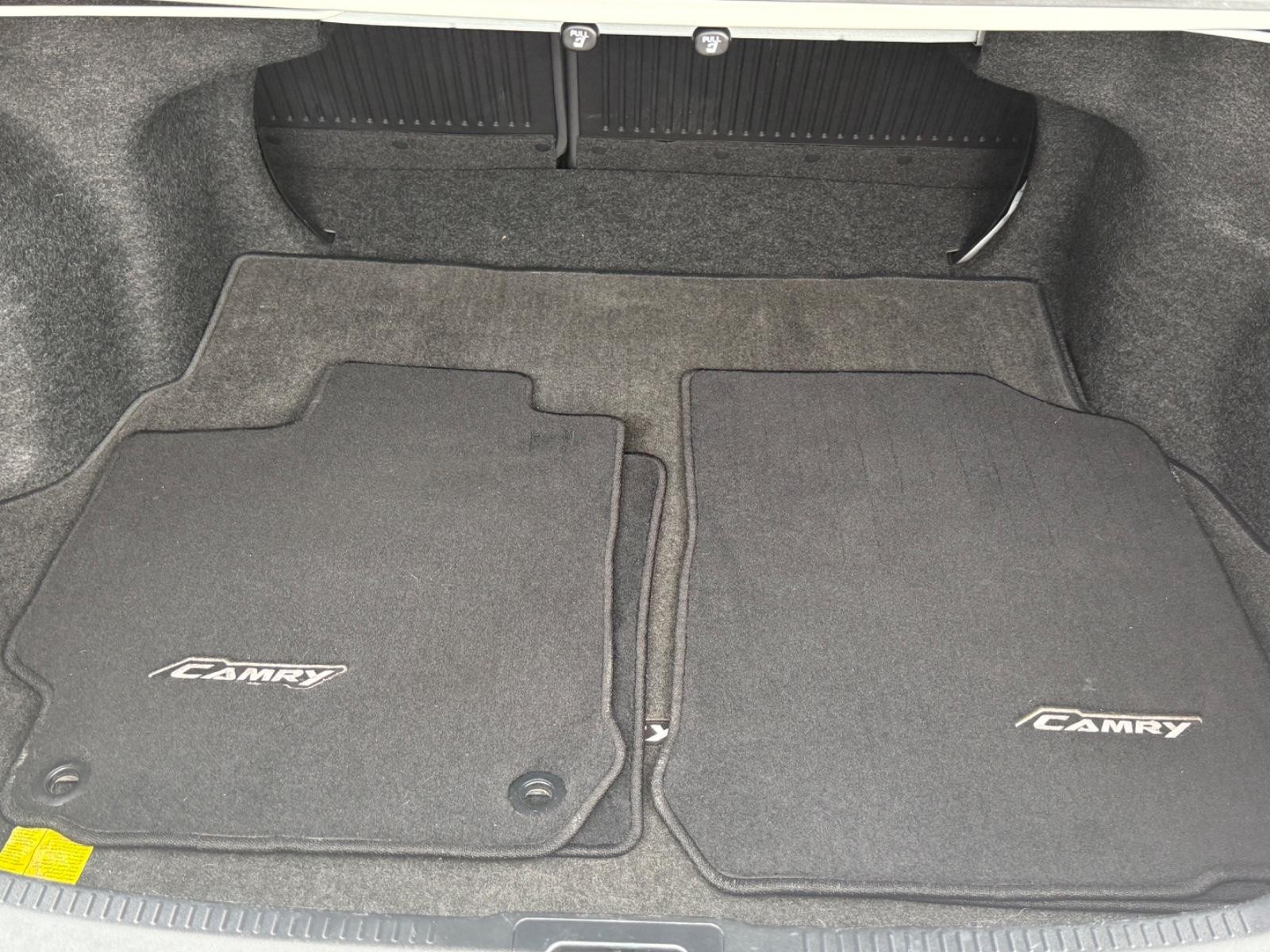 Toyota Camry Vehicle Image 05