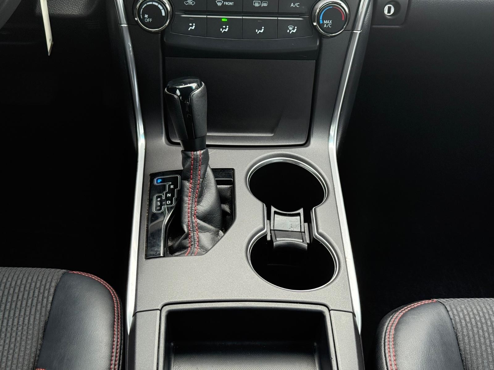 Toyota Camry Vehicle Image 13