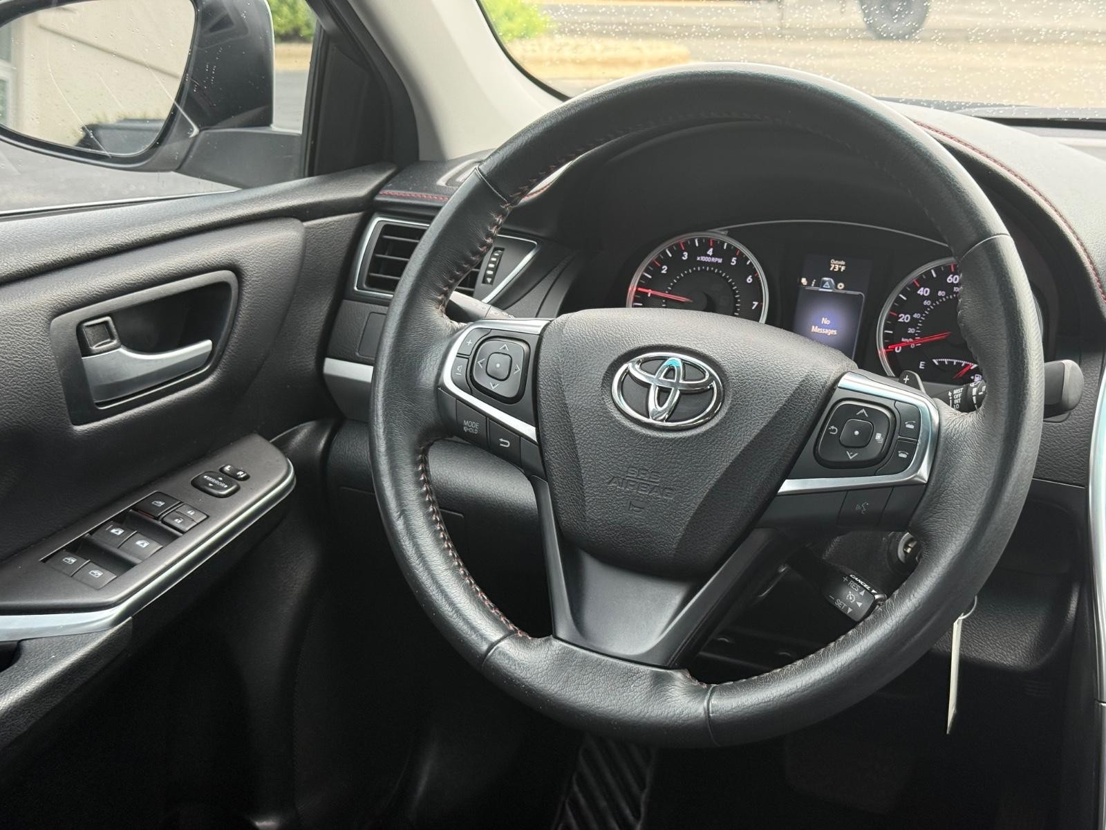 Toyota Camry Vehicle Image 14
