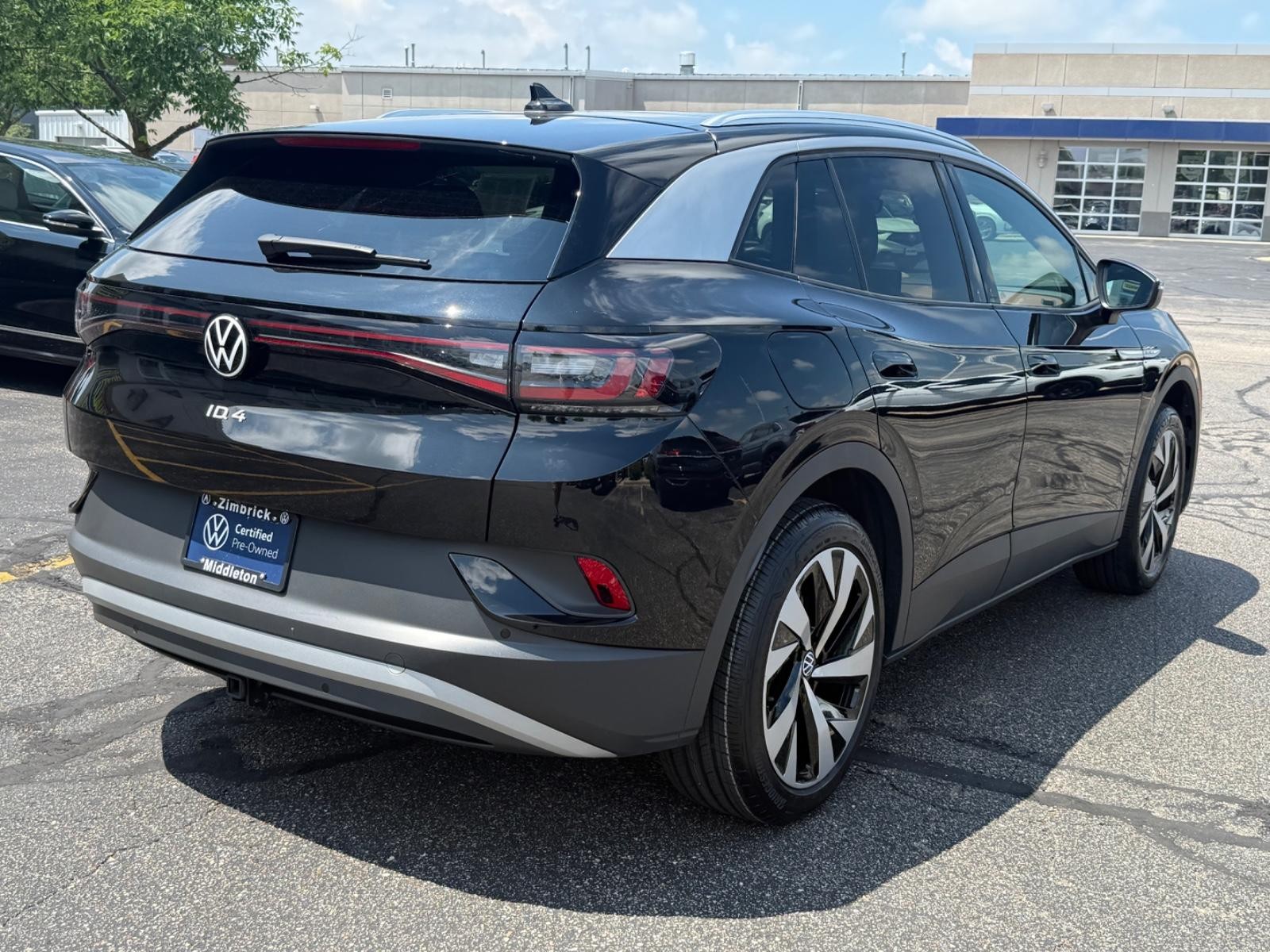 Volkswagen ID.4 Vehicle Image 03