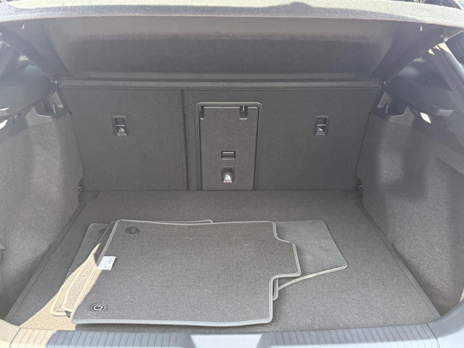 Volkswagen ID.4 Vehicle Image 05