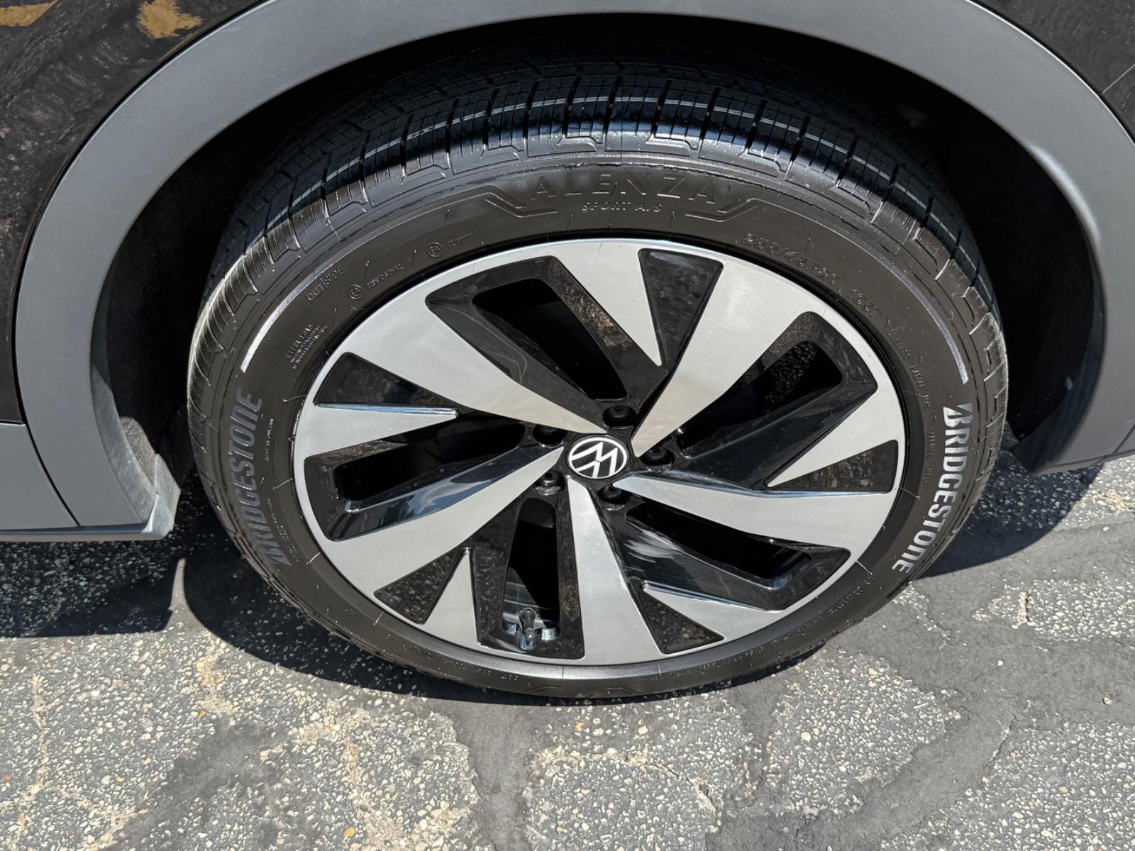 Volkswagen ID.4 Vehicle Image 07