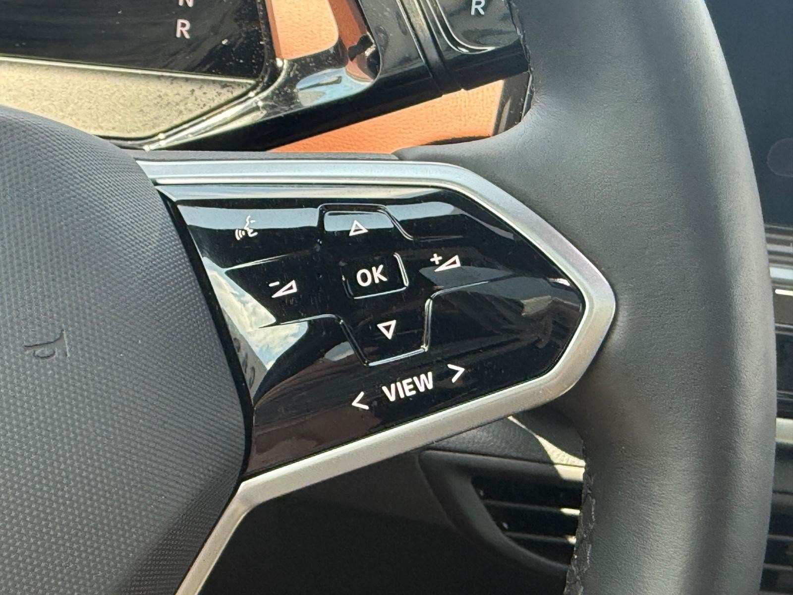 Volkswagen ID.4 Vehicle Image 16