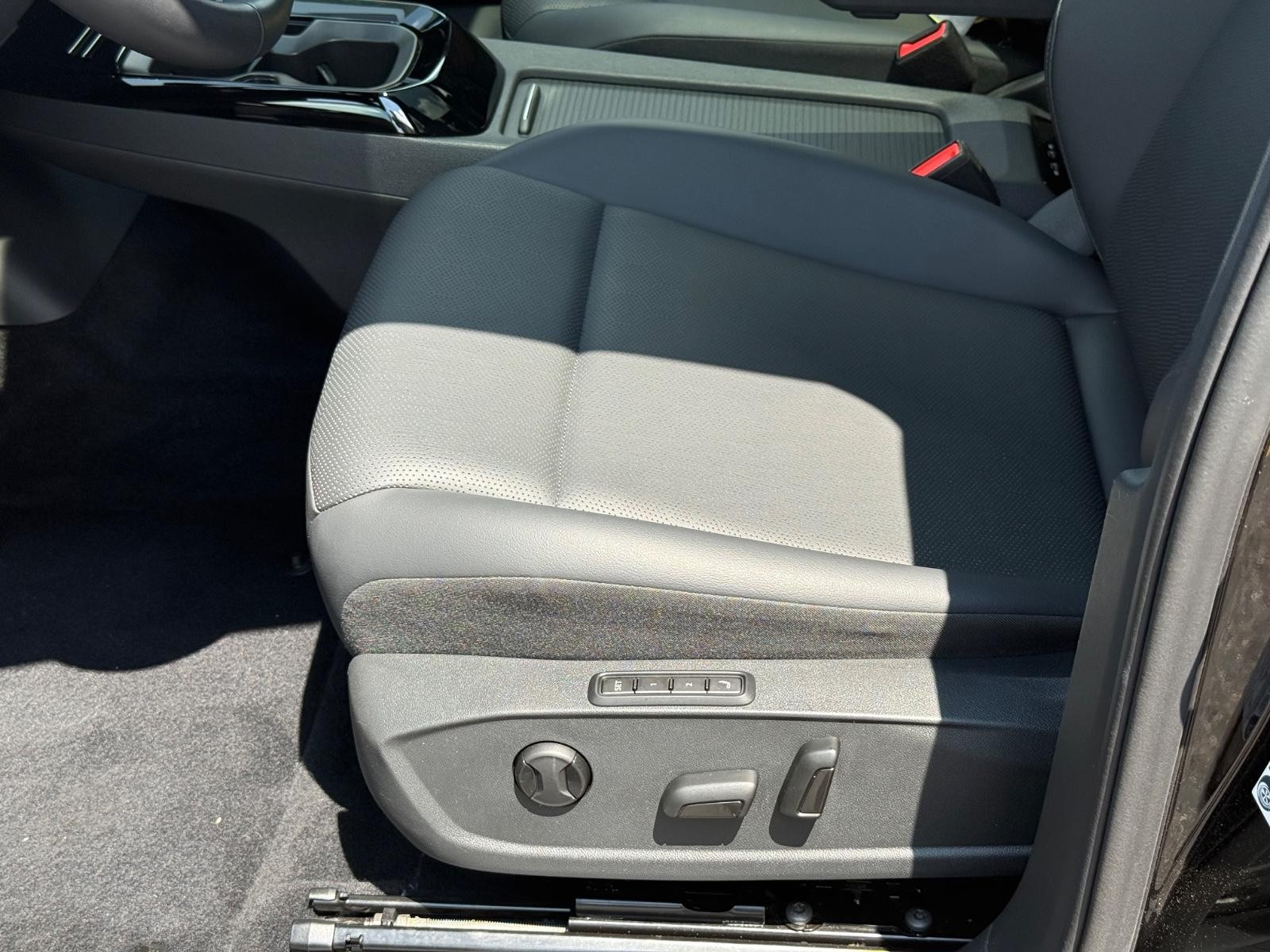 Volkswagen ID.4 Vehicle Image 22