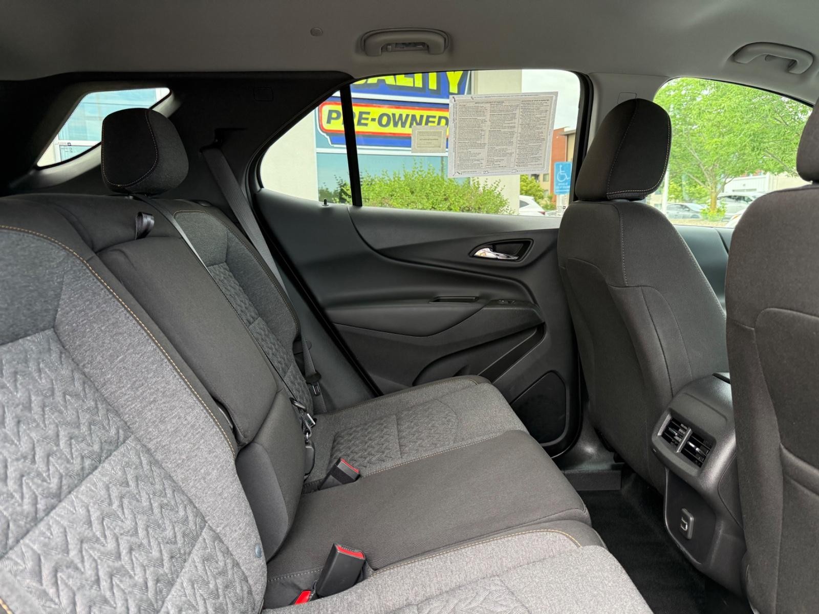 Chevrolet Equinox Vehicle Image 10