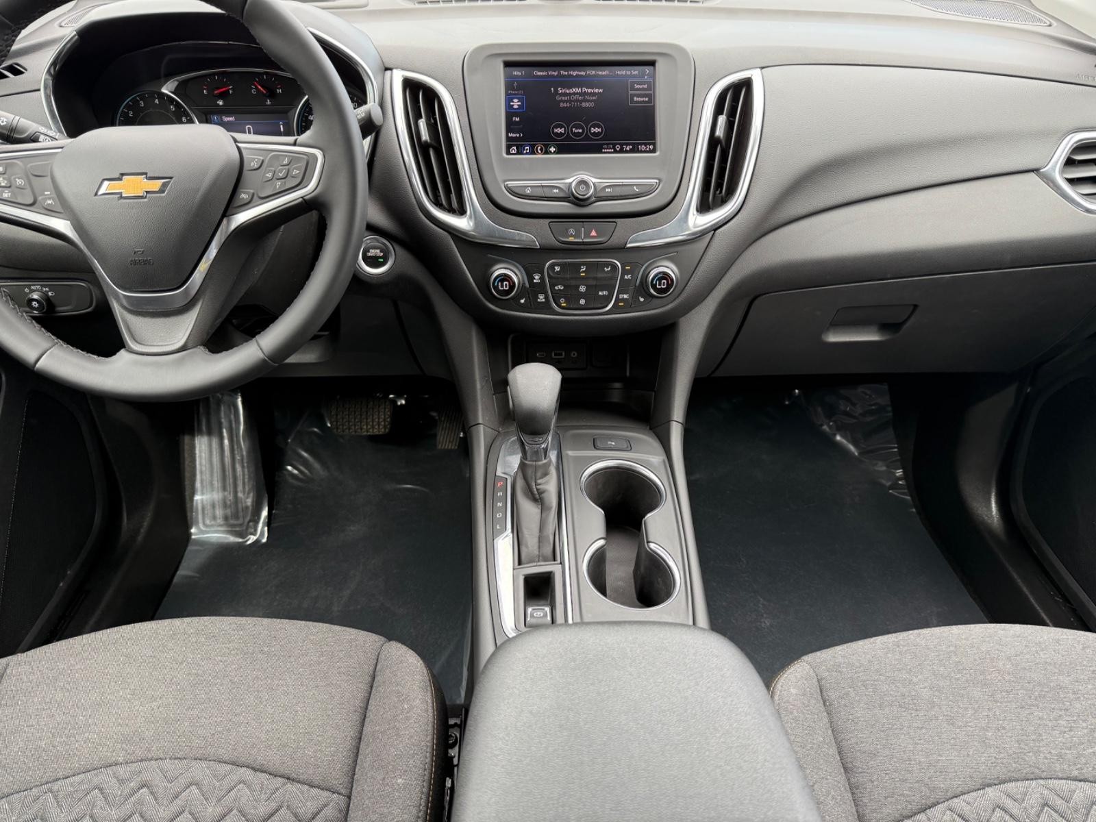 Chevrolet Equinox Vehicle Image 11