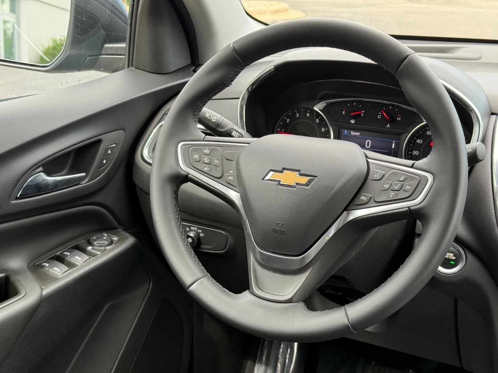 Chevrolet Equinox Vehicle Image 14