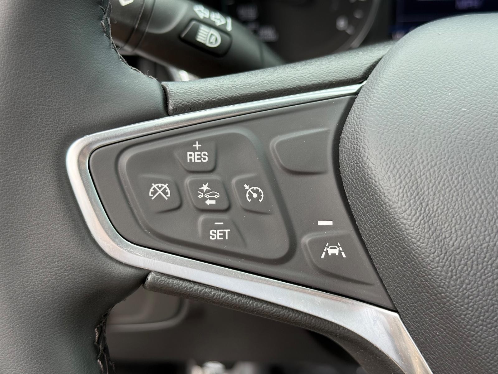 Chevrolet Equinox Vehicle Image 16